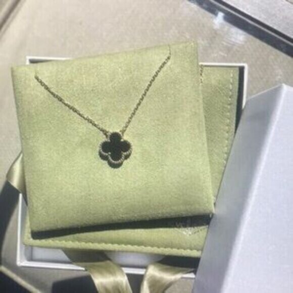 Authentic Van Cleef & Arpels Vintage Alhambra 18K Yellow Gold Necklace - Picture 8 of 8